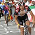 Frank Schleck attackiert Damiano Cunego während der 15. Etappe nach l'Alpe d'Huez bei der Tour de France 2006